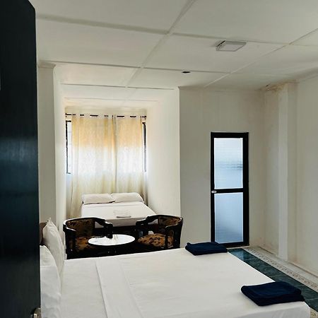 Ramlyn Guesthouse & Restaurant Νεγκόμπο Εξωτερικό φωτογραφία