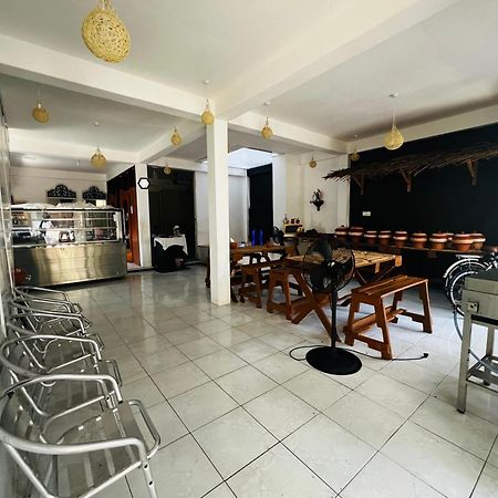 Ramlyn Guesthouse & Restaurant Νεγκόμπο Εξωτερικό φωτογραφία
