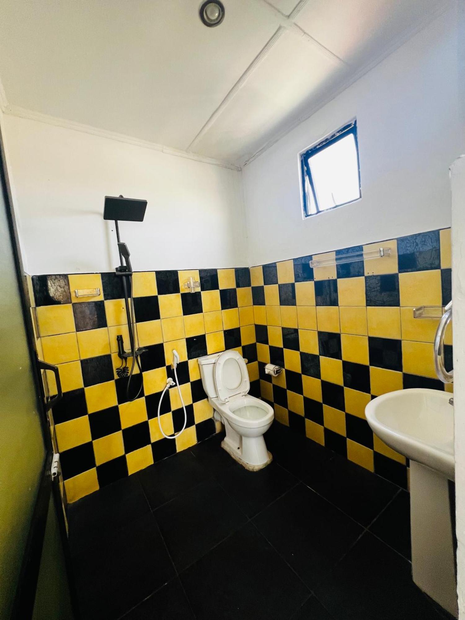 Ramlyn Guesthouse & Restaurant Νεγκόμπο Εξωτερικό φωτογραφία