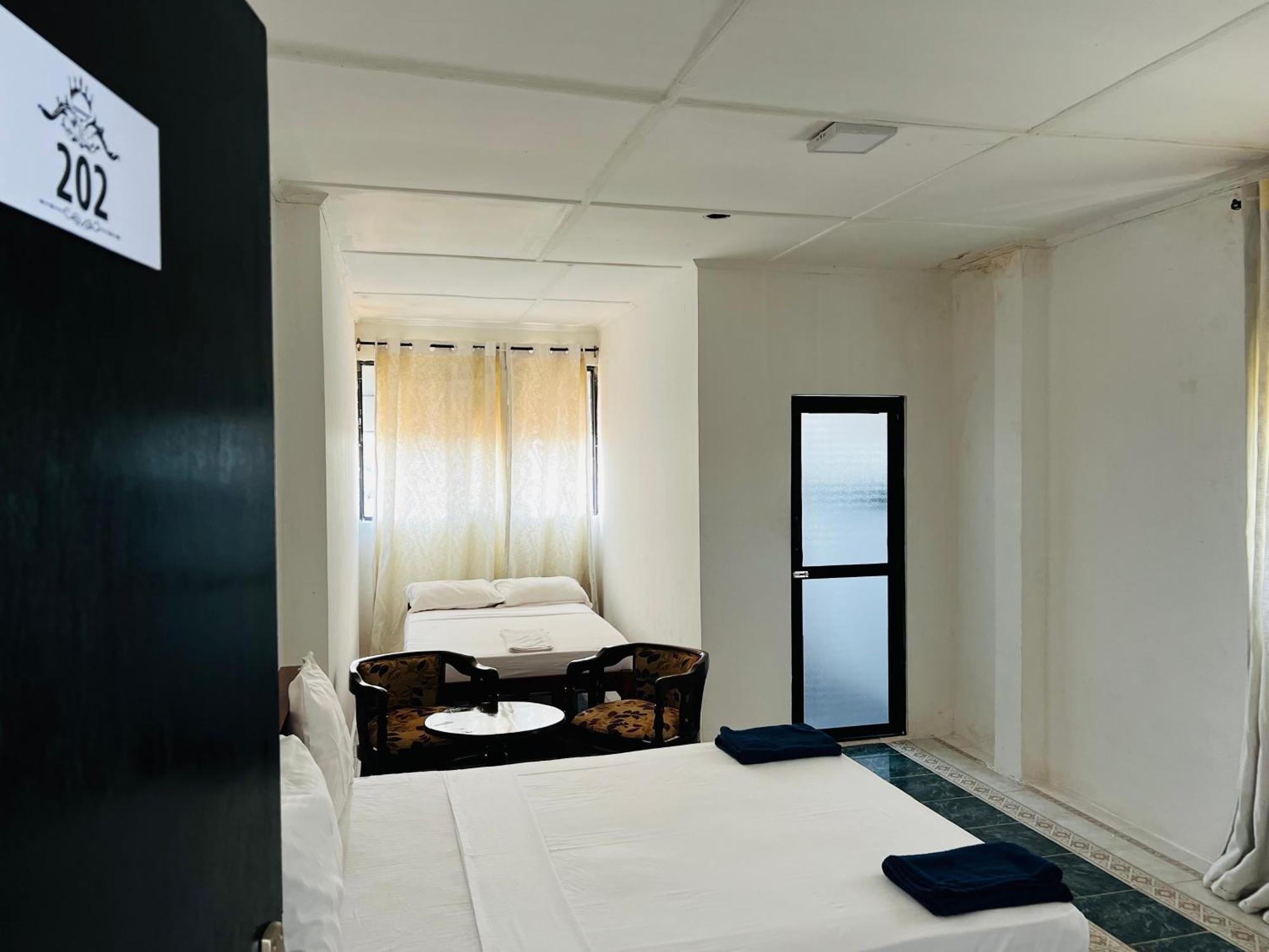 Ramlyn Guesthouse & Restaurant Νεγκόμπο Εξωτερικό φωτογραφία